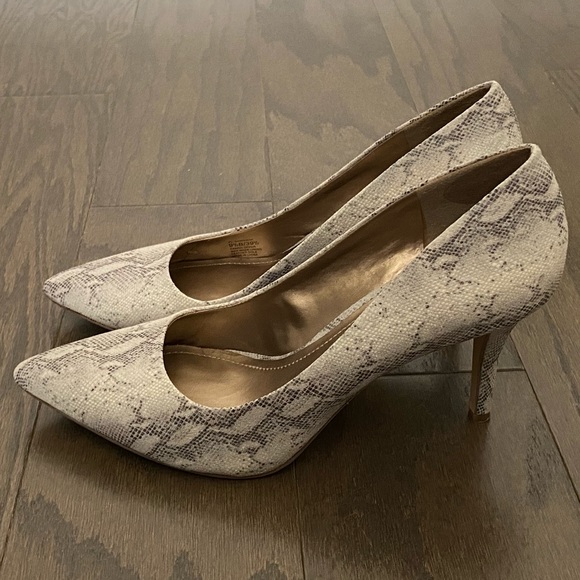 BCBG PARIS Day Taupe Gaminkha Pumps - Picture 3 of 7